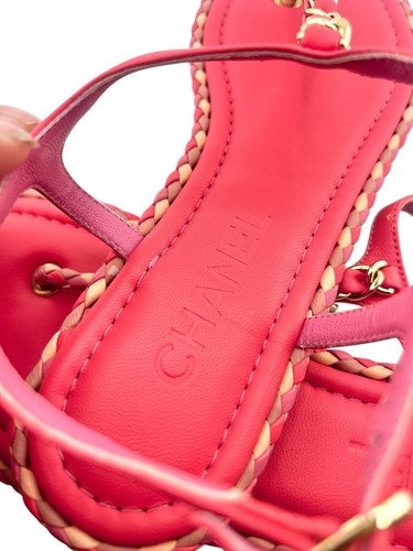 CHANEL Pink Coral Gold Chain Embellished Thong Sandal CC Charm Size 37 EUC - Picture 5 of 7