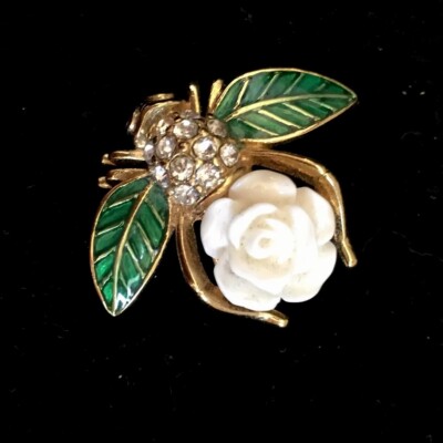 JOAN RIVERS SIGNED 1/5000 Limited Edition WHITE GARDENIA BEE Pin-VERY RARE wCard