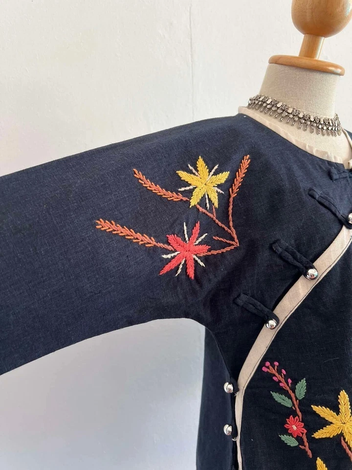 Mujer Tailandés Lue Azul Cáñamo Manga Larga Flores Patrón Bordado a Mano Talla 40" Foto 4 de 4