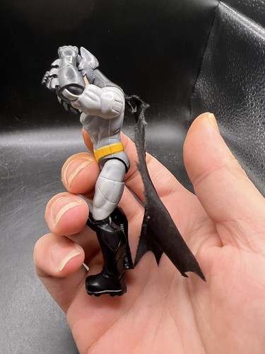 DC Comics Spin Master Batman 4" Figure Spin 2020 Wayne (Grey And Black) - Picture 4 of 8