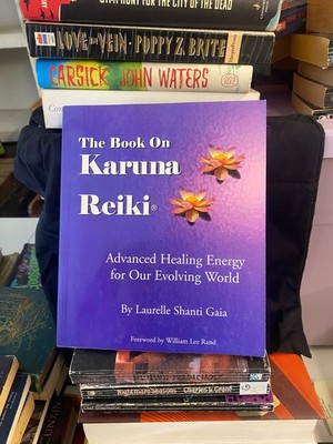 THE BOOK ON KARUNA REIKI   Laurelle Shanti Gaia (2002 Infinite Light) 2nd Print