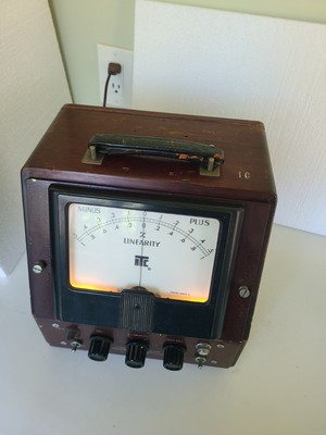 Vintage ITC ELECTRONIC GALVANOMETER TYPE 350-A % LINEARYTY, MRDS-5, Powers Up 