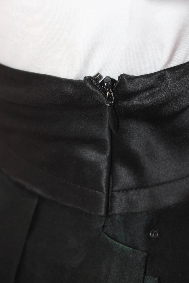 Minifalda negra con volantes plisados de seda talla 4 BCBGMAXAZRIA para mujer Foto 4 de 4