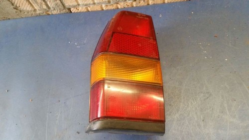 VW POLO (86C, 80) Rücklicht Rückleuchte links mit Lampenträger 867945111A