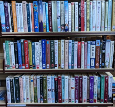 LARGE PRINT FAMILY/SAGA/ROMANCE: LARGE job lot box of 18 mixed adult books