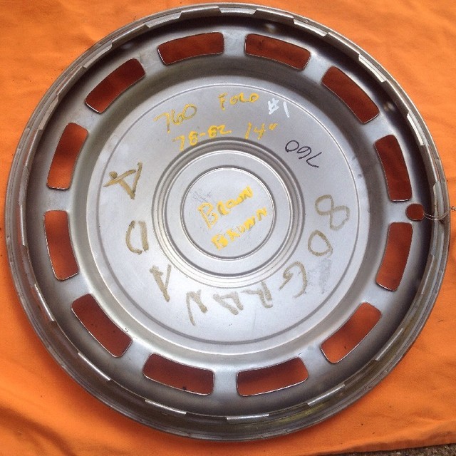 1978 1979 1980 1981 1982 Ford Granada Monarch hubcap wheel cover 14