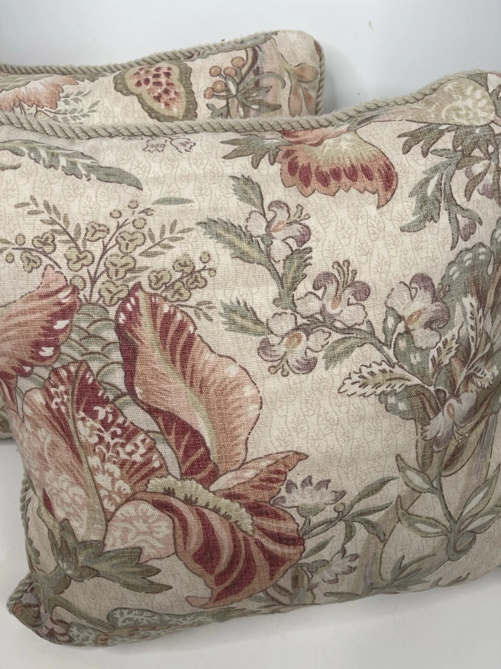 "Almohada reversible floral de colección Waverly Home Fashions 16"" x 15"" rojo tostado" Foto 2 de 4