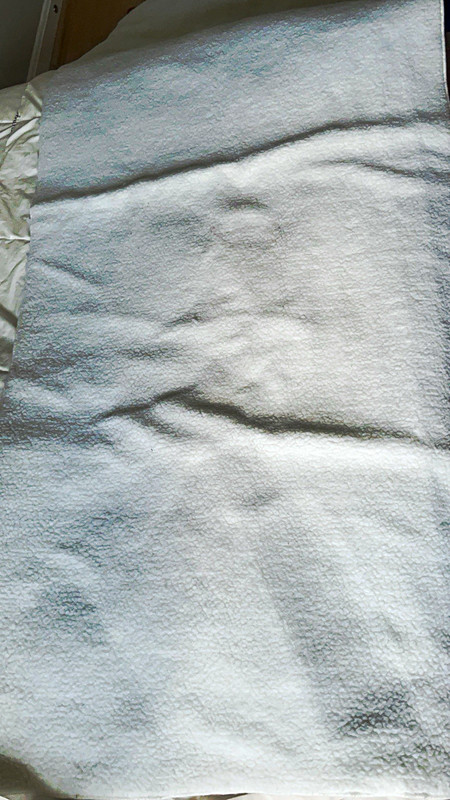EarthLite Electric Heating Pad White Fabric 3 Heat Settings Hand Control