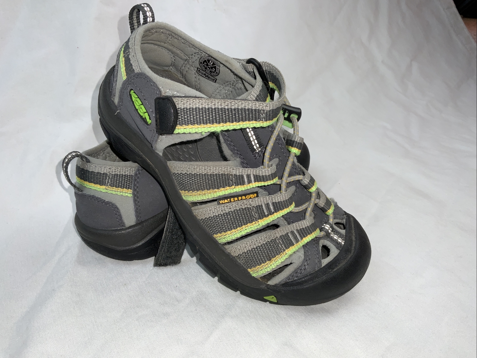 Sandali sportivi impermeabili Keen Newport grigio verde scarpe BAMBINI US 13 EU 31