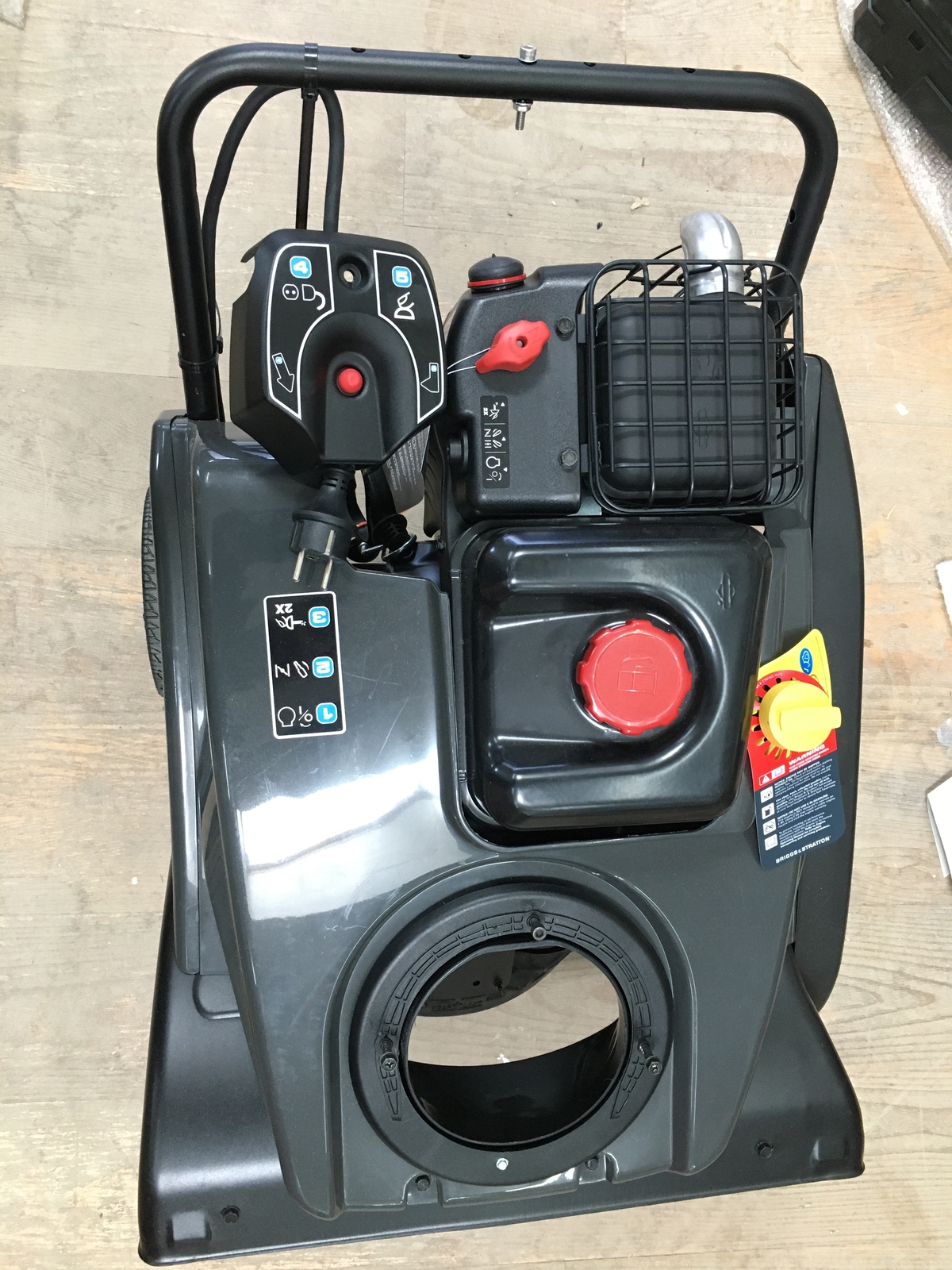 Briggs & Stratton 1022E Kompakte Einstufig Schneefräse 22"/55cm Benzine