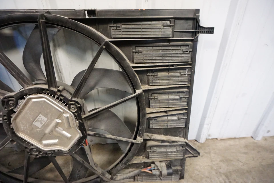 Ventilador de refrigeración eléctrico radiador AUDI A4 2.0T 2017-2023 B9 8W0121207B Foto 3 de 4