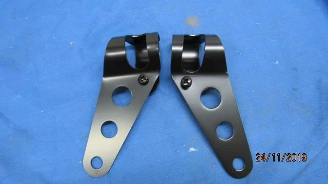 Soportes de faros de montaje lateral con clip universal Emgo 66-35810 - negro B391 Foto 2 de 4