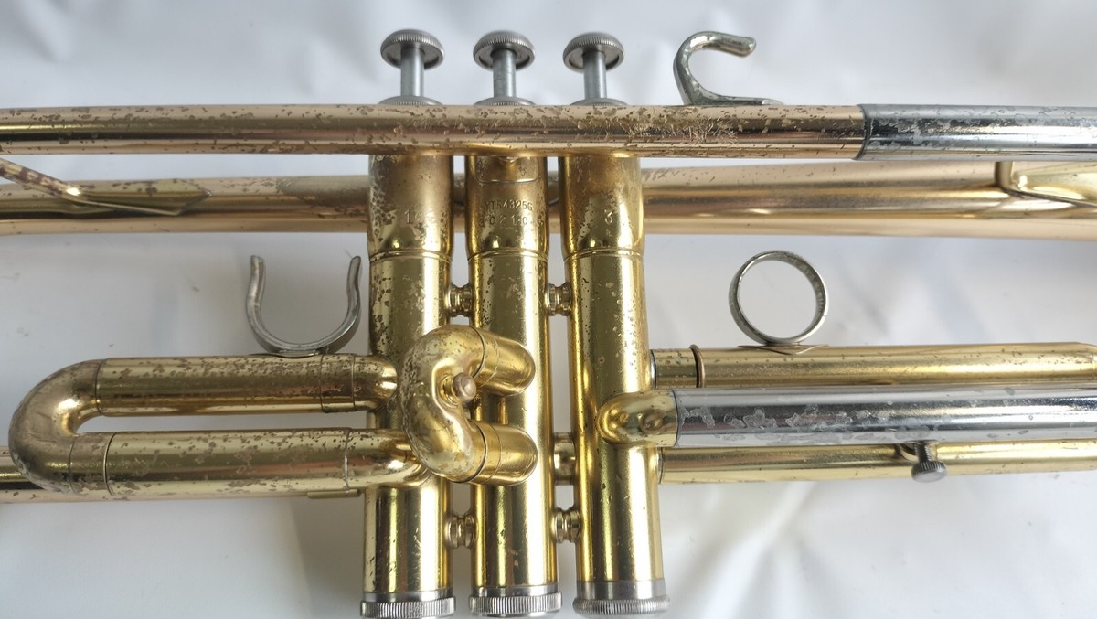 YAMAHA YTR-4325G trumpet standard model Gold Brass with hard