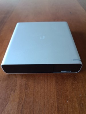 Ubiquiti UCK-G2-PLUS UniFi Cloud Key Gen2 Hybrid Controller mit 1TB Toshiba HDD
