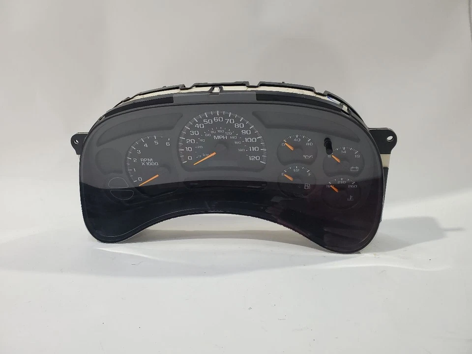 GMC Sierra 1500 2005 velocímetro OEM 15224141 Foto 3 de 4