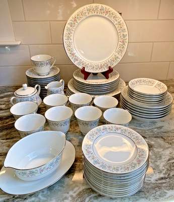 Noritake Blythe 2037 60-Piece Set Plates, Bowls, Cups, Sugar, Creamer, Gravy EC
