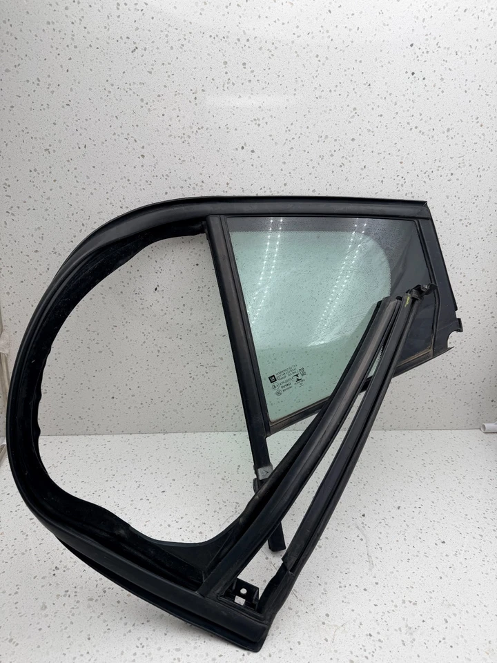 2017 CHEVROLET CRUZE LEFT REAR DOOR TRIANGEL GLASS WINDOW OEM  43R-000054 B436-2 - Изображение 3 из 4