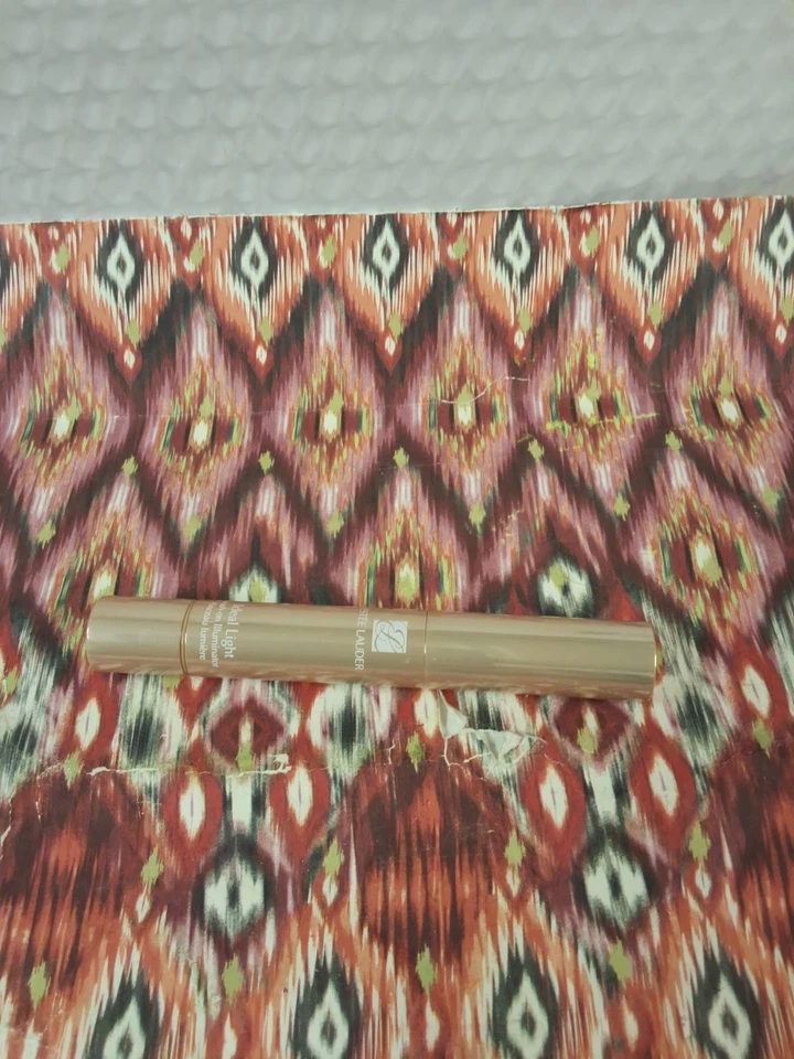 Estee Lauder Ideal Light Brush-on Illuminator New Open  - Image 4 of 4