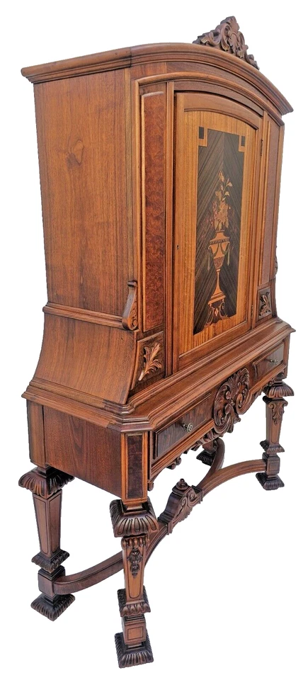 Antiguo nogal tallado Rockford de la década de 1920 con barra de marquetería o gabinete de China Hutch Foto 2 de 4