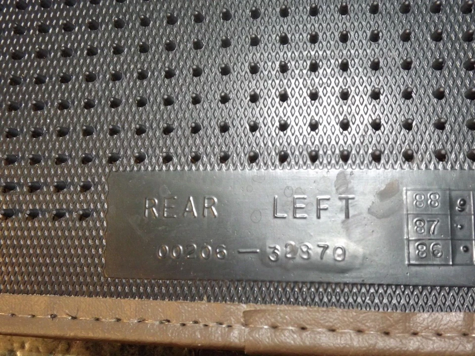 87-92 OEM Original Toyota Camry V20 Delantero Derecho Pasajero Alfombrilla Alfombra Bronceada FR Foto 3 de 4