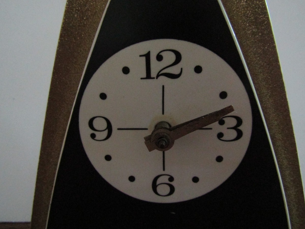 VINTAGE 1970 BLATZ THE THREE BEST BEERS WORKING CLOCK THAT VINTAGE 1970 BLATZ THE THREE BEST BEERS WORKING CLOCK THAT