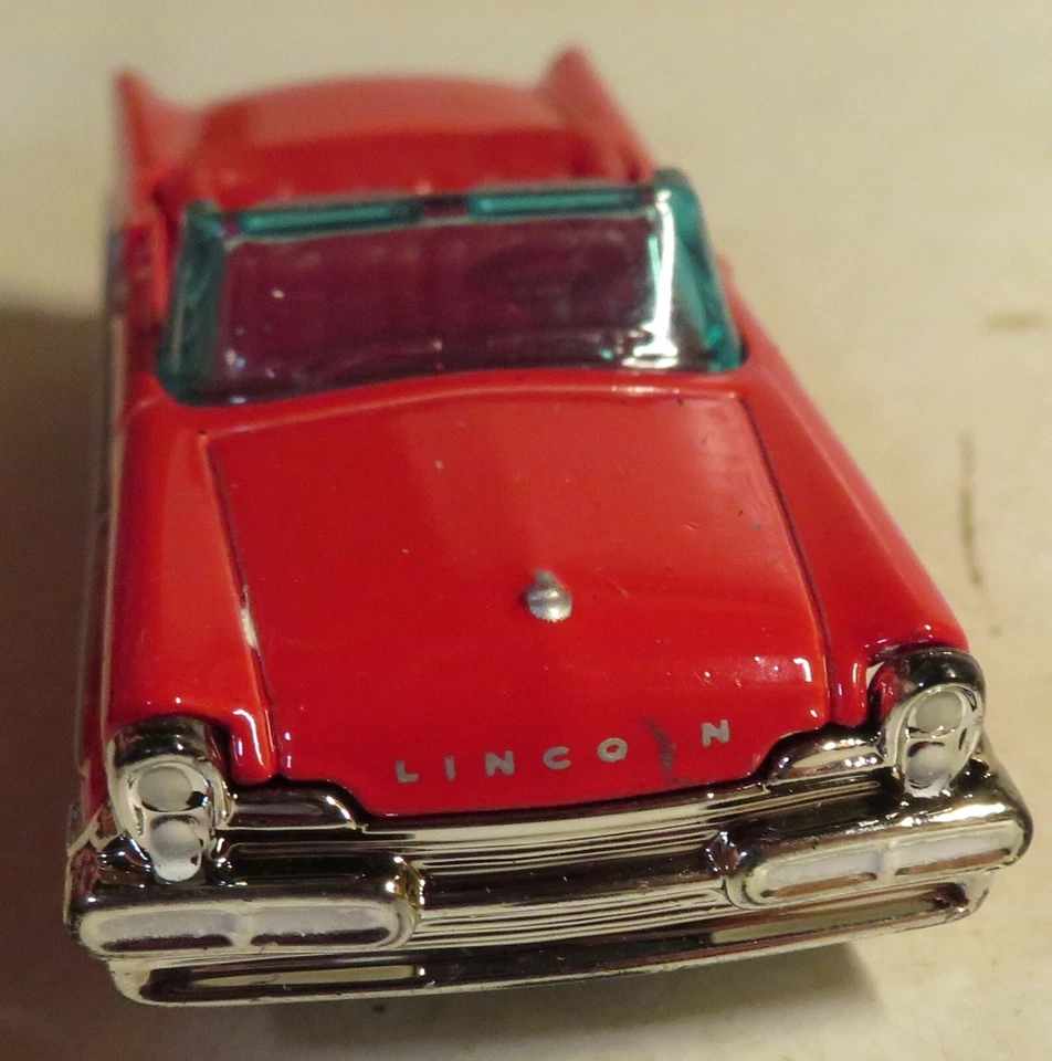 Matchbox Superfast #50 1957 Lincoln Premiere Convertible Red w/White Walls 2001 - Image 4 of 4