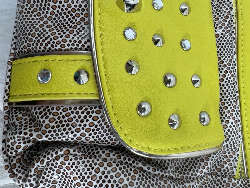 Bolso de Hombro Kathy Van Zeeland Tachonado Encantado Estampado Animal Imitación Amarillo Foto 3 de 4