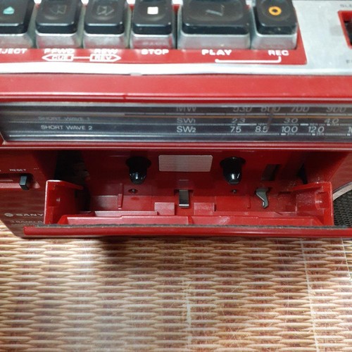 Radio casete retro Sanyo M1700Ah 3 bandas sistema reproductor de audio limitado JPN de colección - Imagen 3 de 14