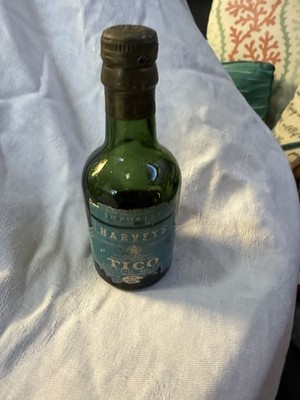 Vintage Dry Sack Sherry Bottle   Williams & Humbert, Julius Wile Importer,