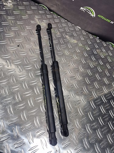 GASDRUCKFEDER HINTEN VW Golf VI (5K1) Hatchback 2.0 TDI 16V (CFFB) 5K6827550D