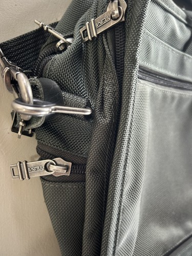 TUMI Alpha Ballistic Nylon 21" Carry On Duffel/ Weekend/ Gym Bag Green 225m3 - Picture 10 of 13