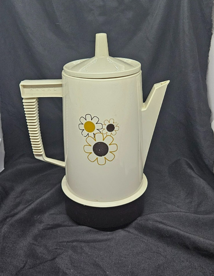 Vintage 70s Regal Poly Perk 4-8 Cup Automatic Electric Coffee Maker w/daisies.