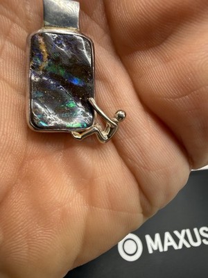925 Sterling Silber Boulder Opal Anhänger mit Kletterer