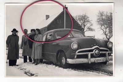 PHOTO FOTO  AUTO AUTOMOBILE FORD TUDOR 4 DOOR SEDAN IM SCHNEE