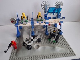 LEGO Space Vintage 6930 Set Complete + OBA Space Station Space Supply Station Excellent