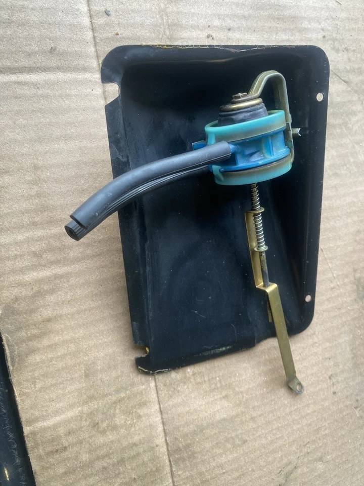 1981 - 85 梅赛德斯奔驰 R107 380SL 后备箱锁真空执行器原始设备制造商 1076930130 — 第 2/3 张图片