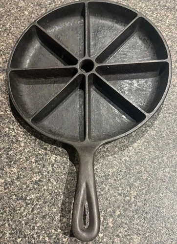 VTG Lodge Cast Iron Cornbread Skillet USA  8 CB 8 Wedges Scones Muffins Pan