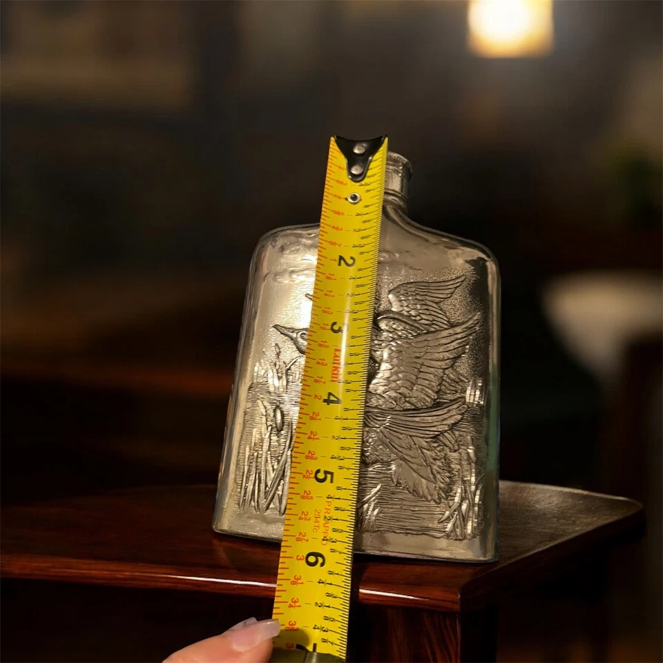 Frasco de whisky Godinger plateado Baco ornamentado Foto 4 de 4