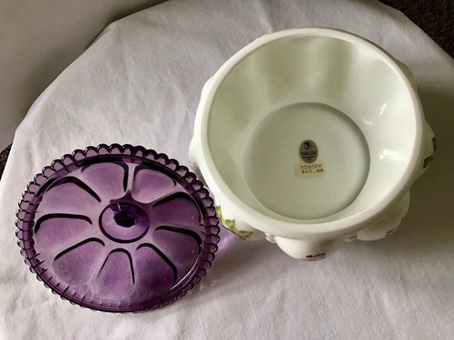 Fenton art glass hand painted flower powder jar purple lid signed Shelly Fenton - Picture 2 of 3
