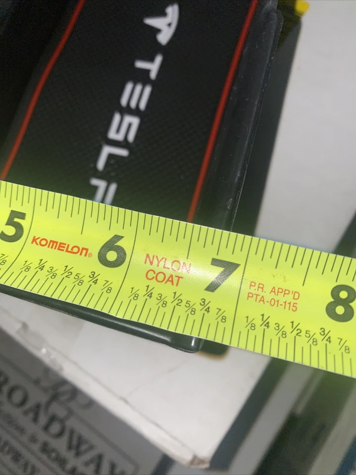 Bandeja de coche TESSLA con insertos de goma TESLA 11 5/8" X 6" X y 3/4 Foto 4 de 4