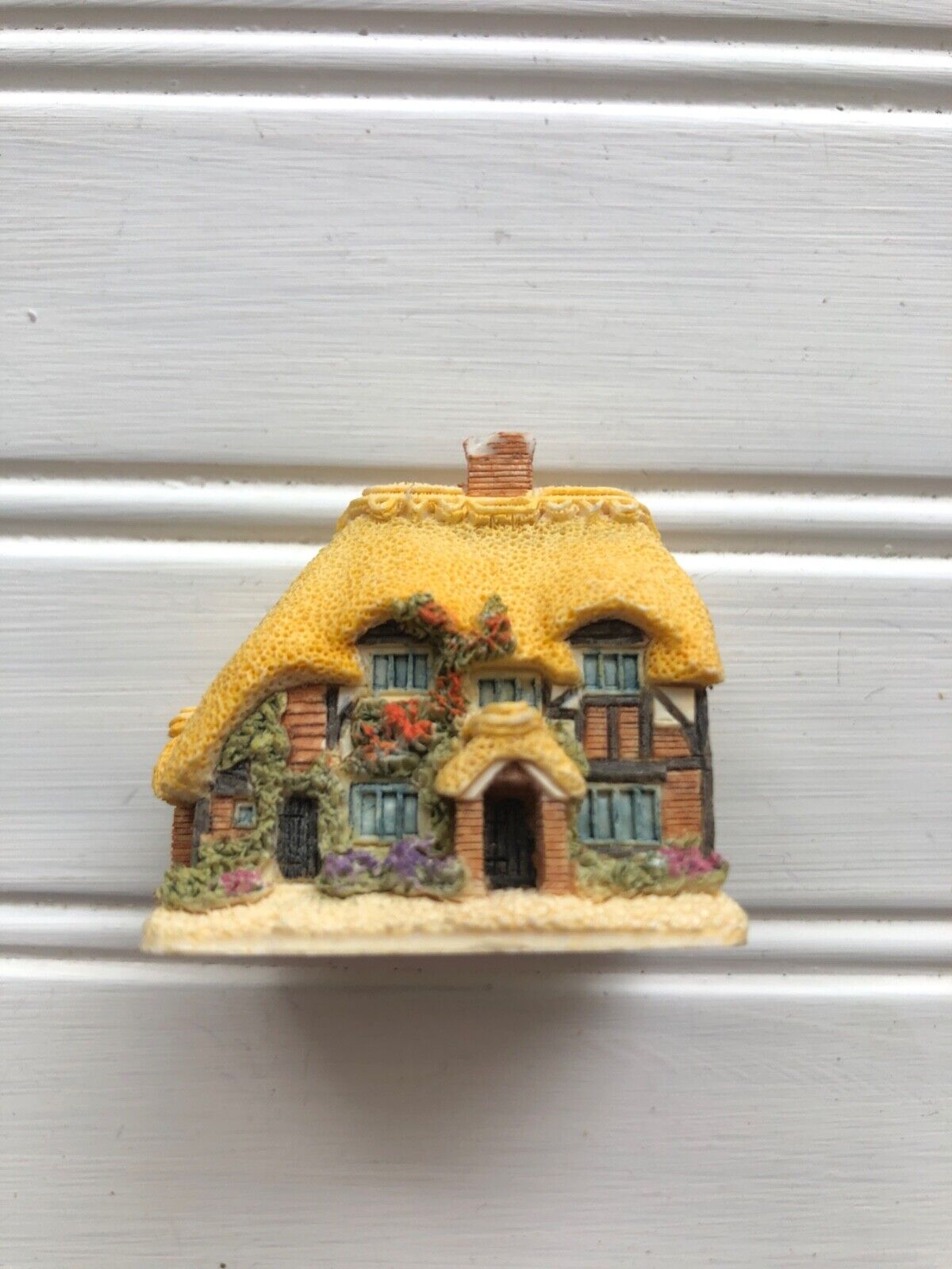 Lilliput Lane Miniature Honeysuckle Dream Cottage in Box 1995 Dollhouse  Diorama