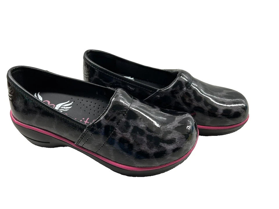 Zuecos de enfermería Smitten charol leopardo salvaje en el corazón negro gris 5 1/2 - 6 Foto 3 de 4