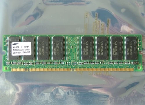 Samsung M366S3323CT0-C75Q0 256MB PC133 CL3 168-pin DIMM SDRAM