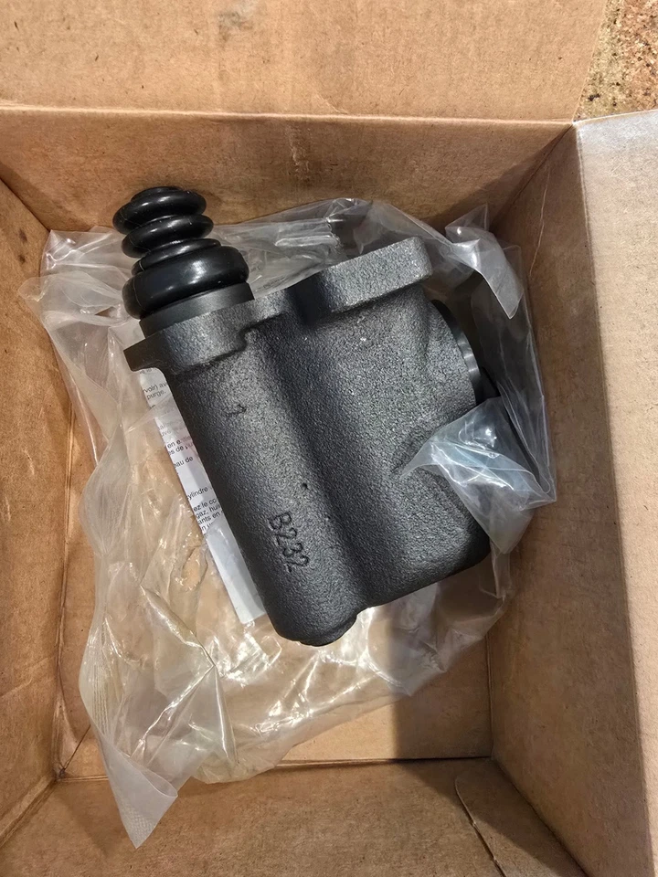 Dorman M630912 Brake Master Cylinder fits Edsel Ford models - Image 2 of 3