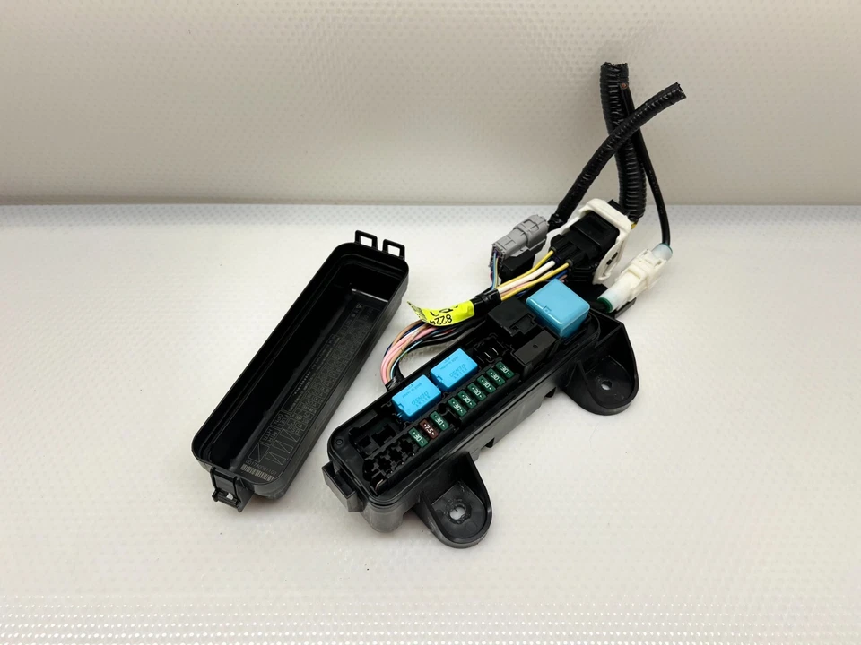 2010 - 2015 LEXUS IS250 CONVERTIBLE 2.5L CONVERTIBLE FUSE BOX 82241-53010D-1 OEM - Image 4 of 4