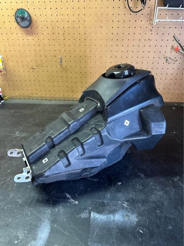 2013年WR450F純正タンク 1DX1 黒 PE製 取付金具付　価格相談OK Yamaha Motorcycle Parts for Yamaha WR450F for sale | eBay