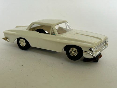 Eldon Plymouth (weiß) Slotcar im Maßstab 1:32