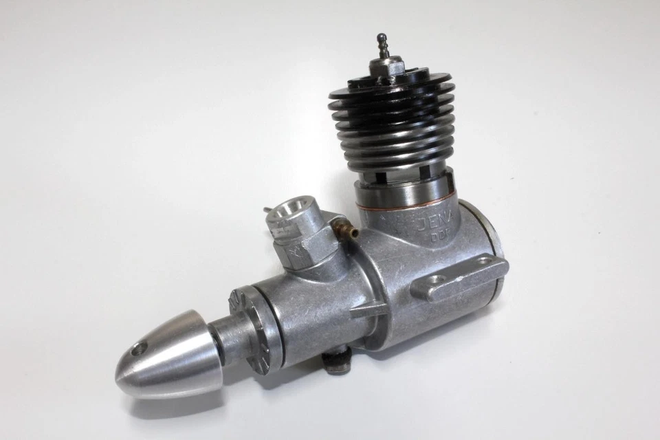 Seltener historischer 1962 DDR / VEB Jena G 2,5 ccm / .15 Glühmodell Motor.