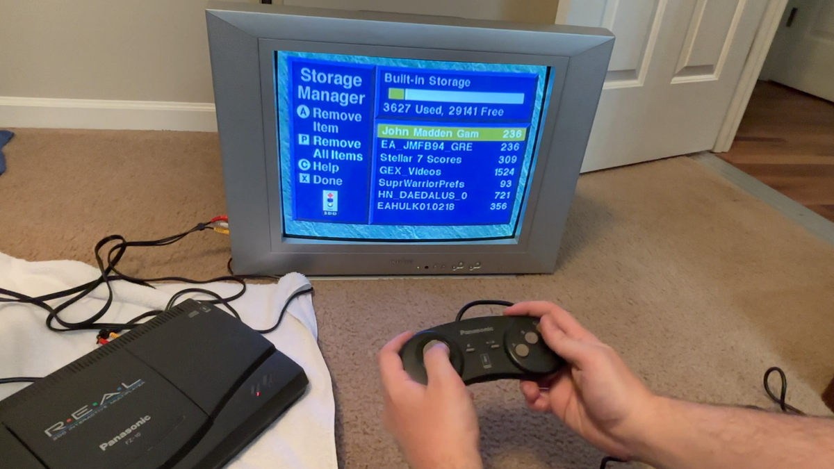 Panasonic 3DO Reel FZ-10 Console, Cables, 2 Controllers, 3 Games