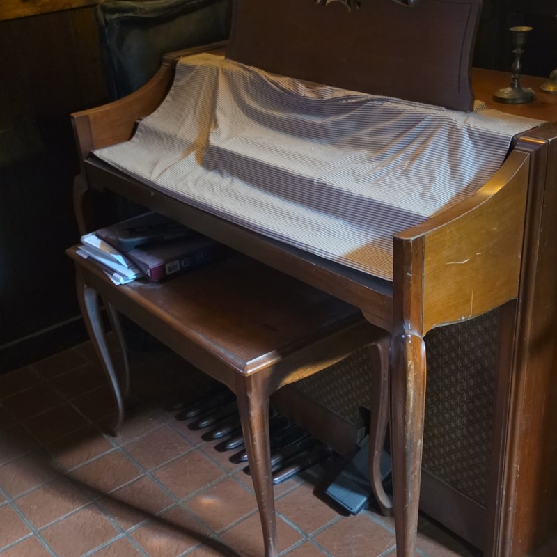 Hammond Electric Organ Brown Wood with Bench and Instrumental Book